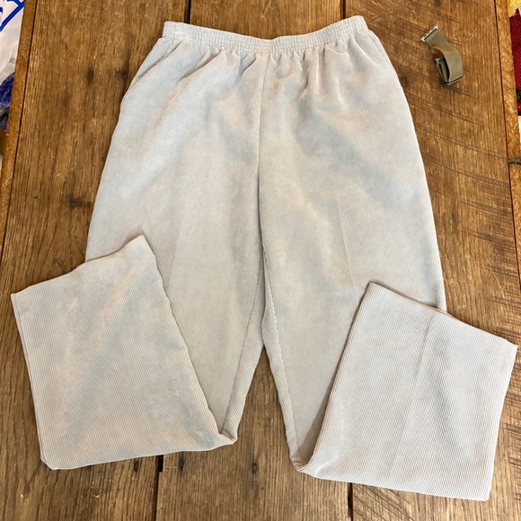 Alfred Dunner Pull-On Gray Corduroy Pants Womens Elastic Back Straight Leg - Picture 1 of 6